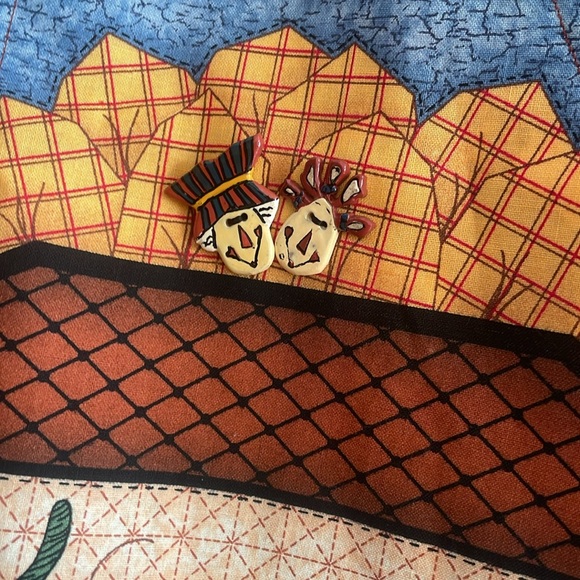 Fall vest. With pumpkins and scarecrows... handmade one size - Picture 2 of 4